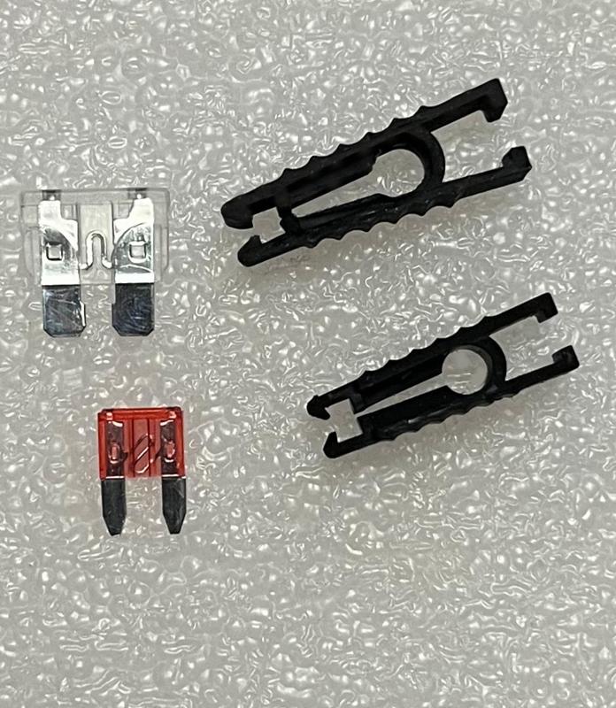 Car fuse pullers