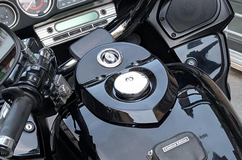 Kawasaki VAQUERO VN1700 tank cover shield