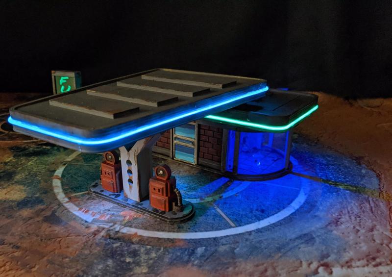 LIGHT UP FUEL STATION FOR 32MM GAMING