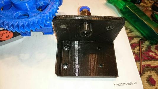 Jak's modification of a Bowden bracket for a Gregs or Wades extruder.