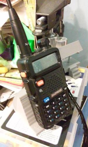 Simple HT Radio Stand