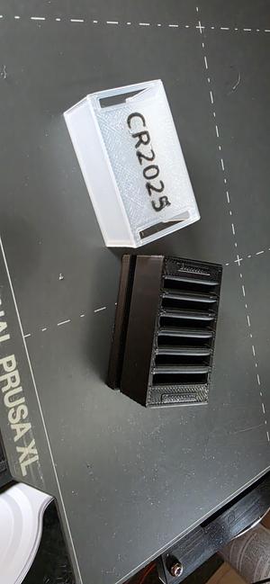 CR2025 Knopfzellenbehälter 6 - 8 - 10 - 12-fach / Button Cell Container CR2025 for 6 - 8 - 10 - 12 cells