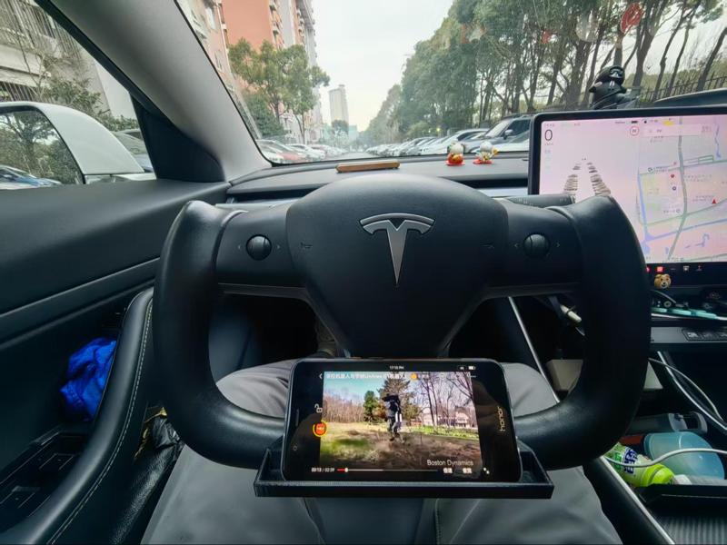 Tesla Model 3/Y Steering Wheel Phone Holder