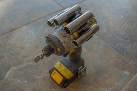 Drill socket clip