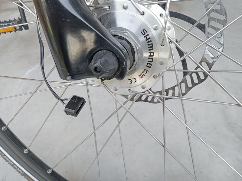 Plug for Shimano hub dynamo