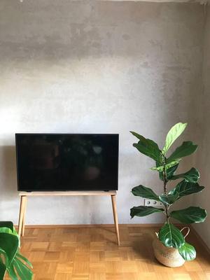 Screwable leg replacements for Samsung TV
