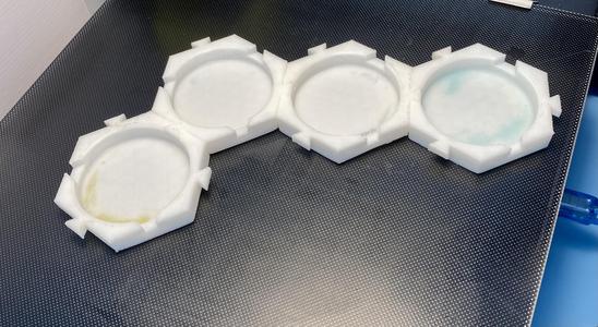 Interlocking coasters (leak preventing, hexagonal)