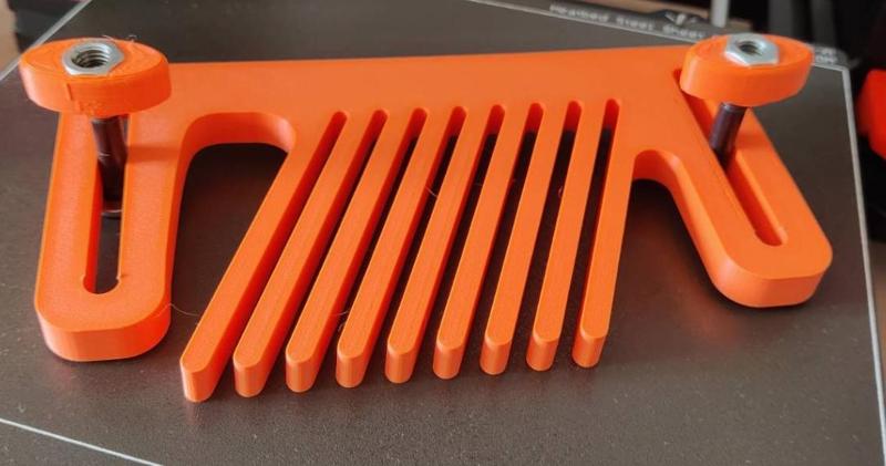 Featherboard for (woodworking) router table or workbench