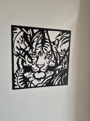 Tiger Head with Leaves - Majestic Wall Art