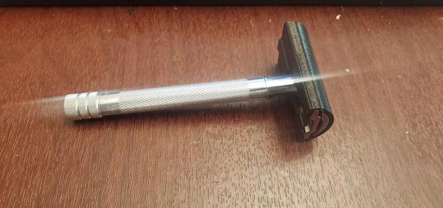 Travel cap for Merkur Long-Handled Safety Razor
