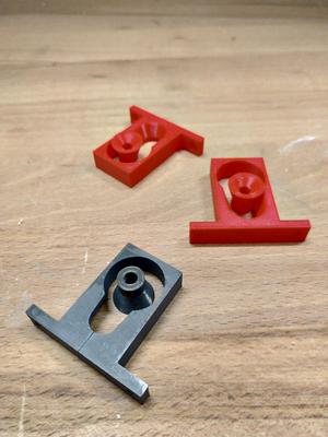 Self-centering Wall Hanger
