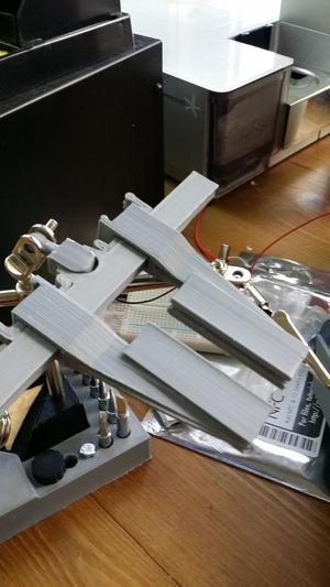 Jaw spacers and ball joint adapter for PCB vise