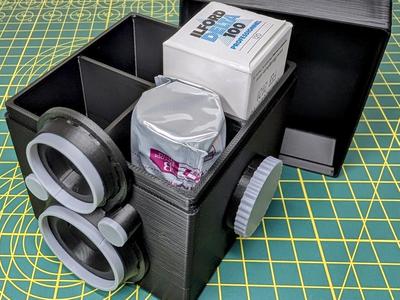 TLR inspired Medium Format Film Holder