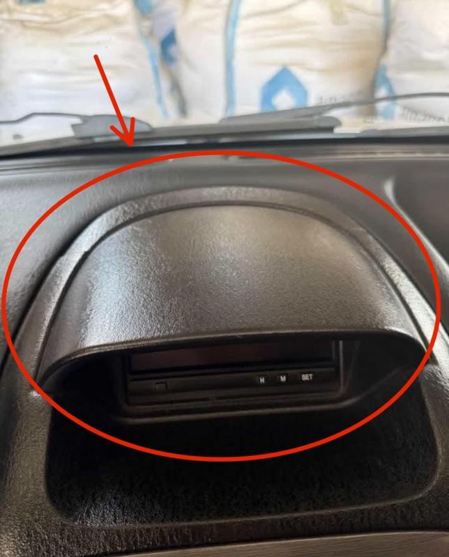 Mitsubishi Carisma clock radio cover