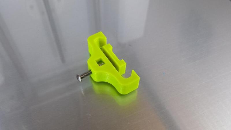 lock to fix stuff to the Ultimaker2 rail system