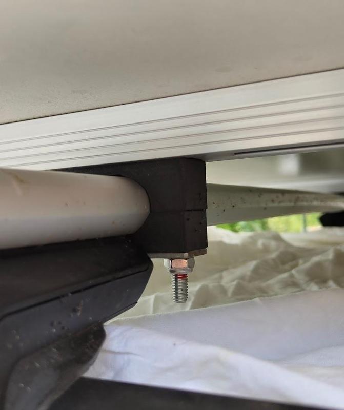 Thule Wingbar Evo roof tent bracket