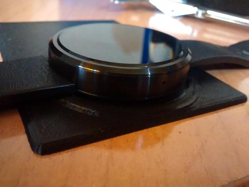 QI Universal Charger & Moto 360 