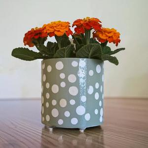 ELEGANT CYLINDRICAL PLANTER