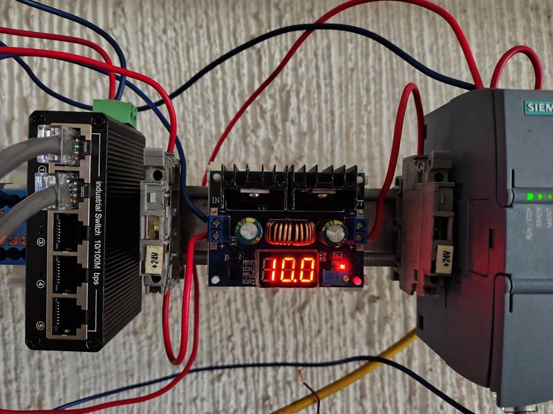 Base for Arduino and XL4016 regulator source for DIN rail.