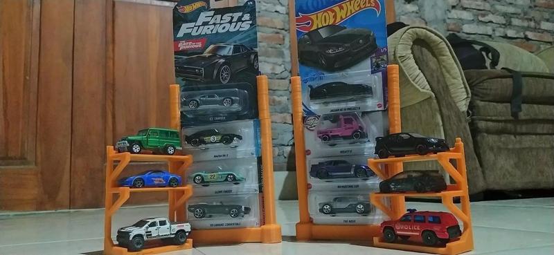 Hotwheels Car Rack and Holder Card 1-64