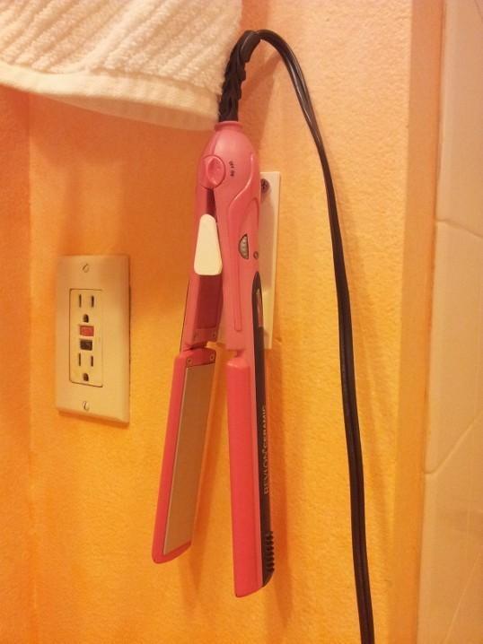 Wall mount for Revlon Ceramic hair straightener