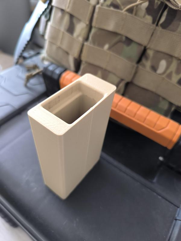 MP7 TM charger adapter for M4 pocket (Stanag)