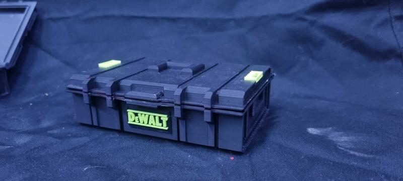 Dewalt Amber leaf Tool box