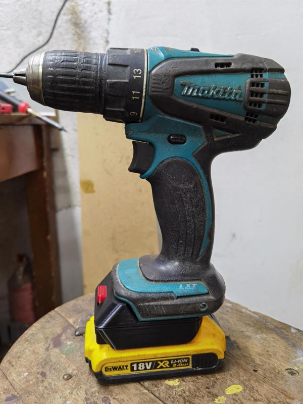 Dewalt 18V-XR to Makita 18V Battery Adapter
