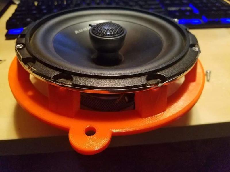 Audiobahn speaker adapter to Nissan Versa