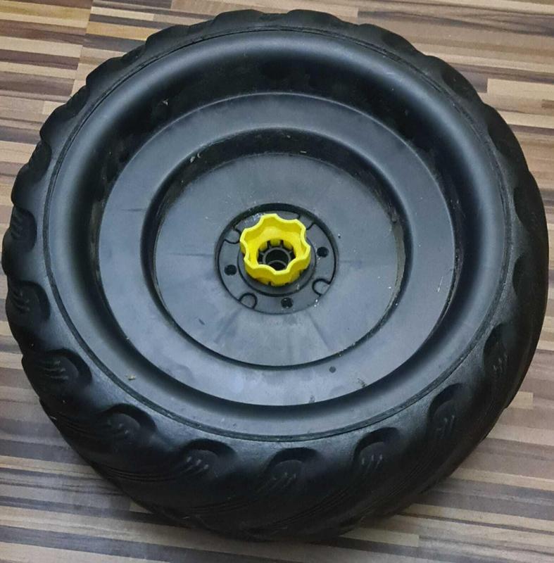 Wheel adapters for children's electric cars