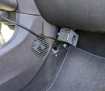 Socket mount for the Toyota Aygo 1.0 and the UGREEN Power Supply