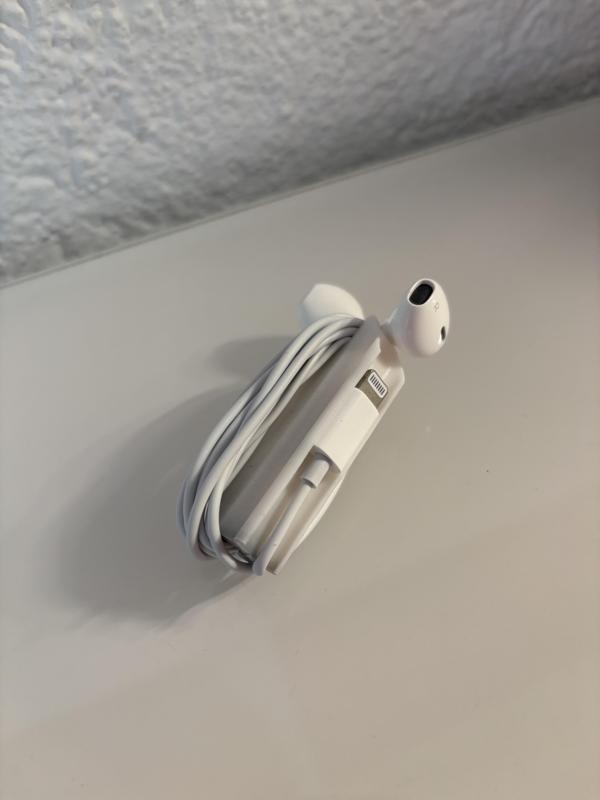 Apple earpods / earbuds holder, cable wrap (lightning)
