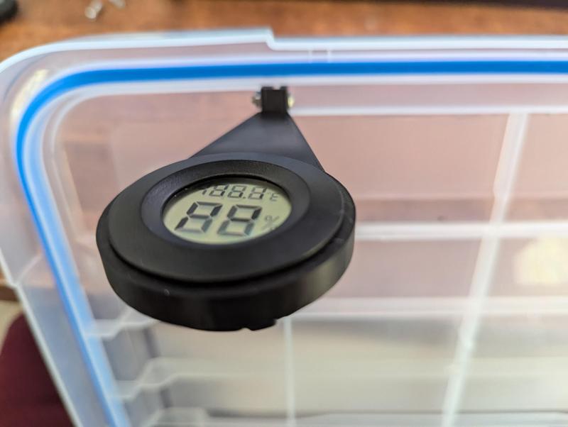 EzyStorage 18L/19Q hygrometer holder