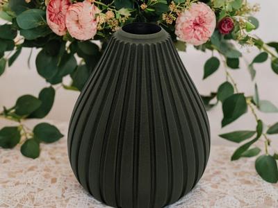 Timeless Elegance – Fluted Modern Vase 