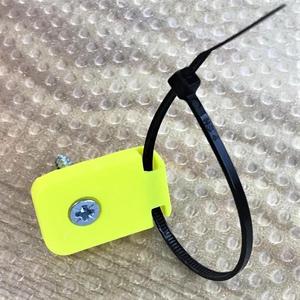 Cable tie - one screw