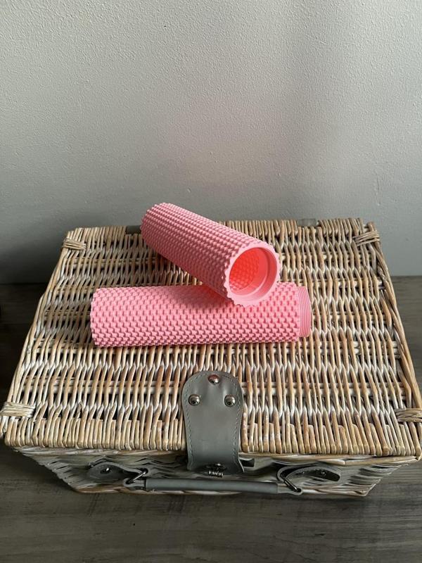 Woven knitting needle container