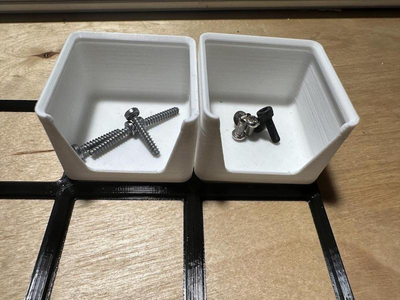 Gridfinity 1x1x4 Screw Tray with Magnet