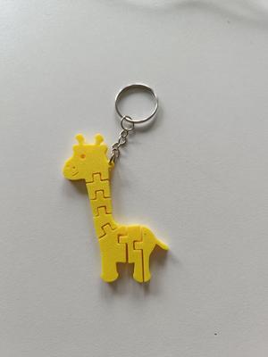 Flexi giraffe pendant