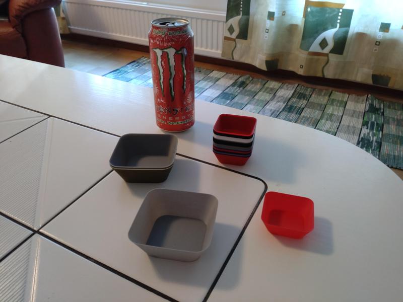 Small stackable tray