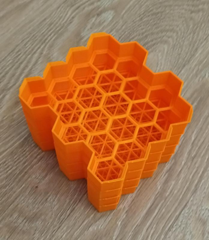 Gravity sorting trays set
