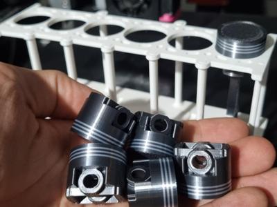 Piston key ring  (with stand BMW in-line-6 engine)