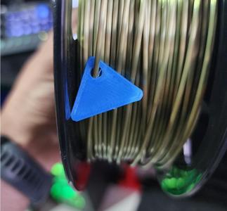Super simple anti-tangling tag