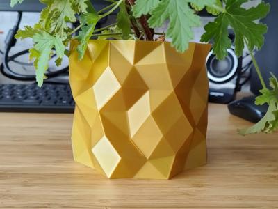 LowPoly Shatter Plant pot and Planter - Vase mode