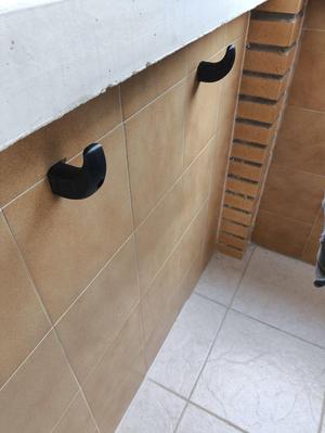 Strong multipurpose hook for screwing.