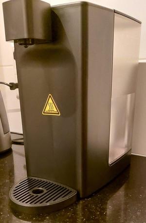 hot water dispenser (action)