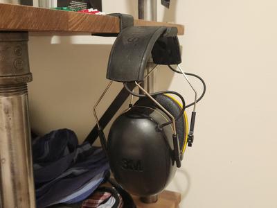 Headphone hanger