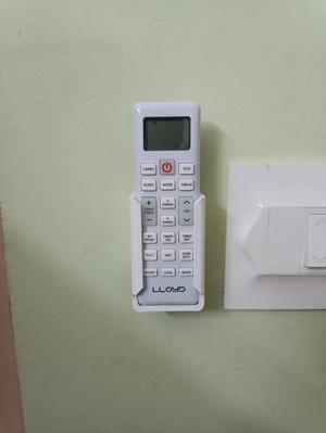 LLYOD AC remote Wall holder/mount