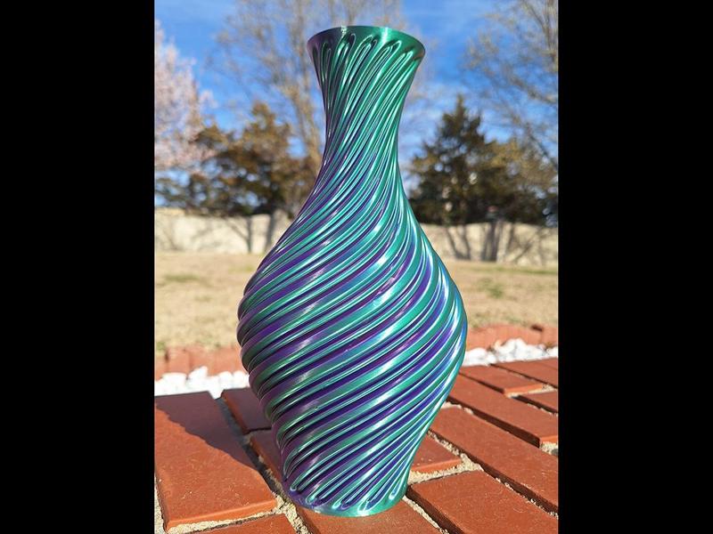 Elegant Spiral Vase