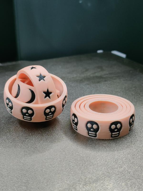 Halloween Skull Fidget! It's looking at YOU!!!