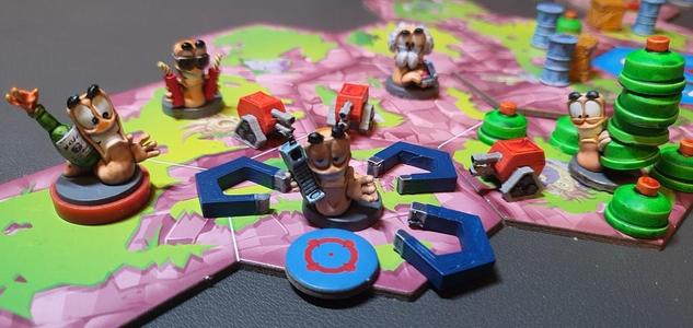 Worms The Board Game - Suntry Gun and Electromagnet Figures